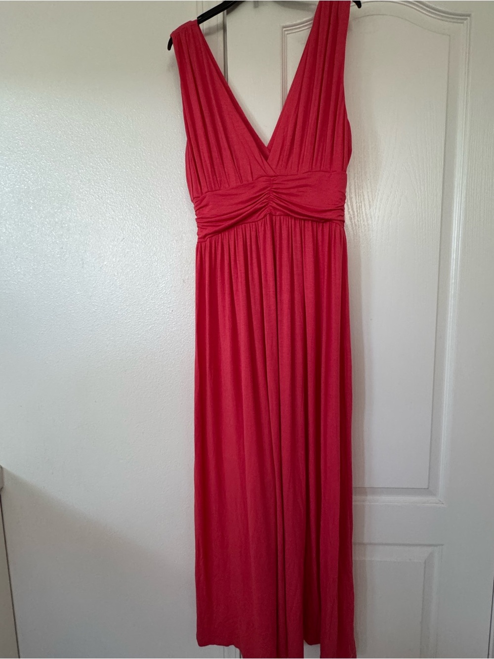 LA CLASS Women’s Sleeveless V-Neck Maxi Dress in Coral Pink Size Large